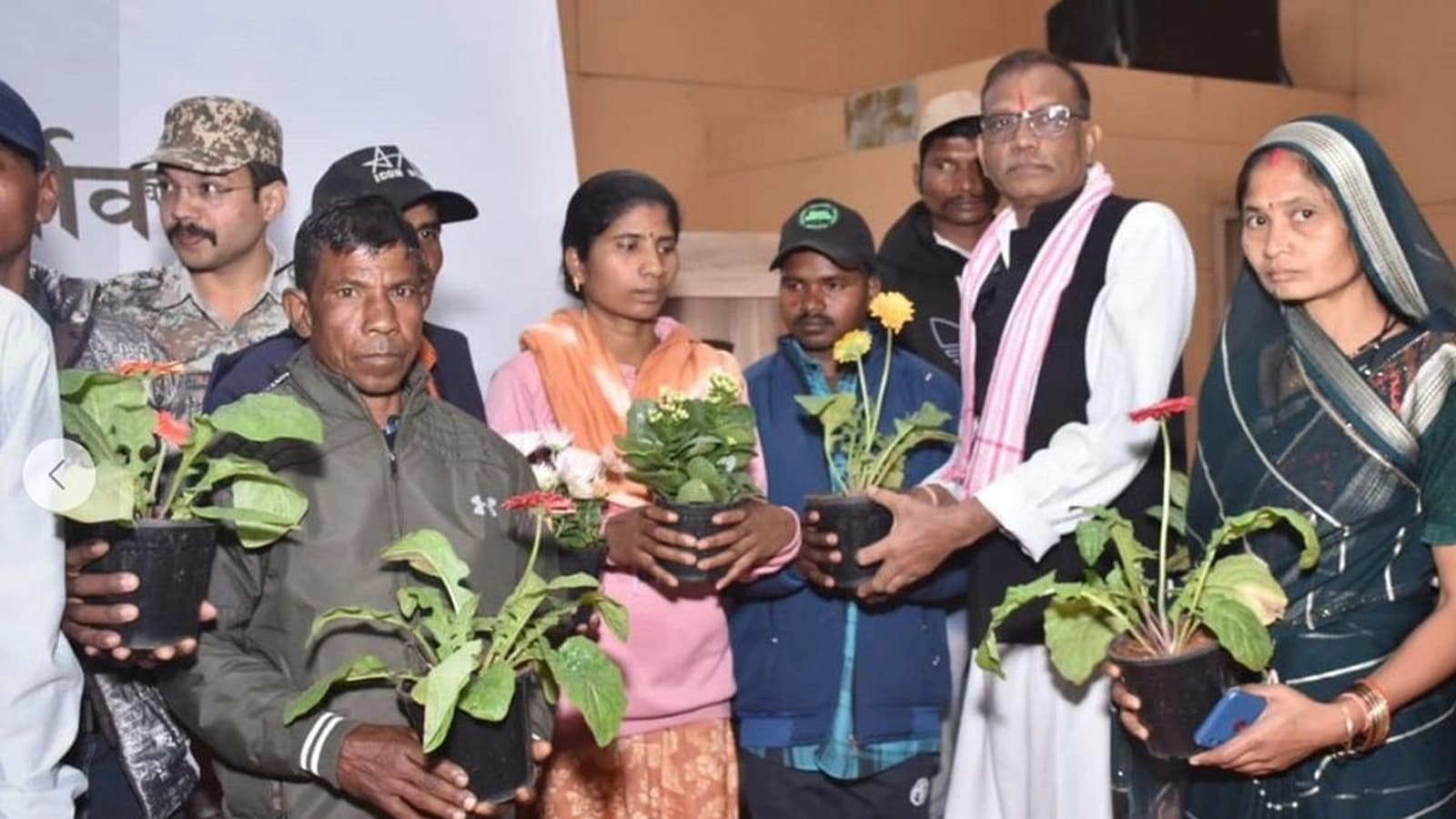 The surrendered Maoists being welcomed to the mainstream. Photo: Facebook/Chhattisgarh Police