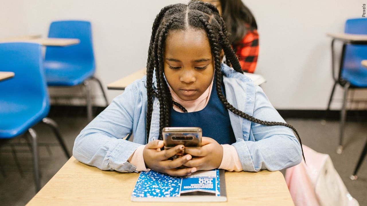 Chile approves phone-free classrooms for younger students to curb digital distraction