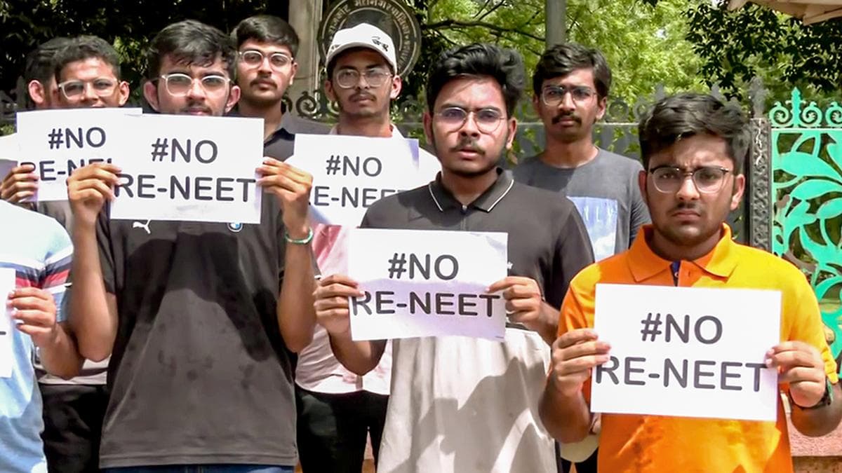 Students protest against Re NEET UG 2024