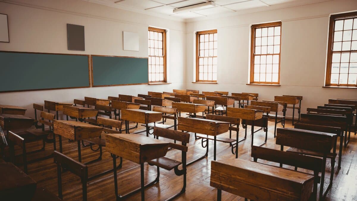 Delhi to demolish 34 government schools, build 27 new campuses