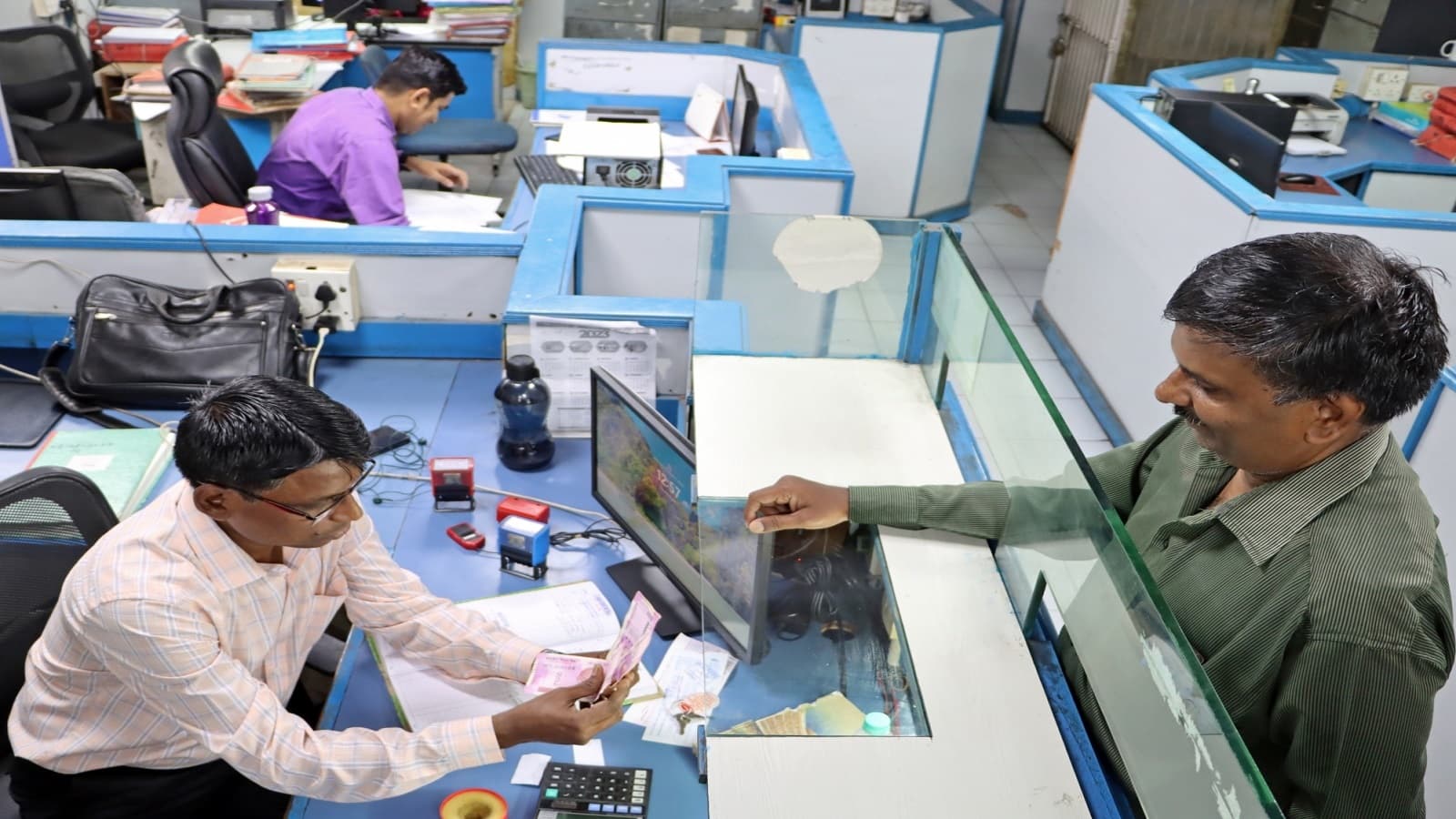 Bank Deposits Hit Record ₹269.4 Lakh Crore as RBI’s FCNR Scheme Spurs Inflows
