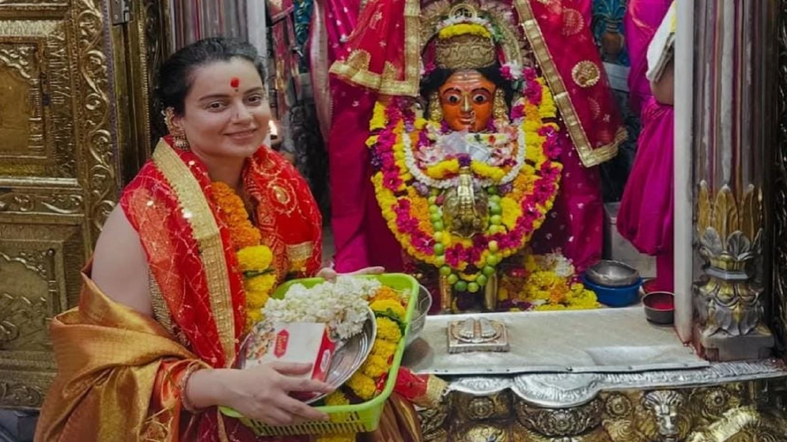 Kangana Ranaut Visits Siddhivinayak, Mumba Devi Temples After Rudrabhishek on Nag Panchami