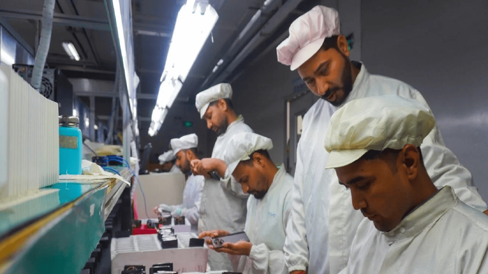 Govt notifies Rs 62,500 crore mobile manufacturing scheme, targets 60,000 jobs