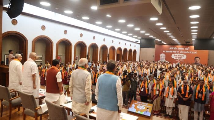 BJP backs full version of Vande Mataram, passes resolution to defend it