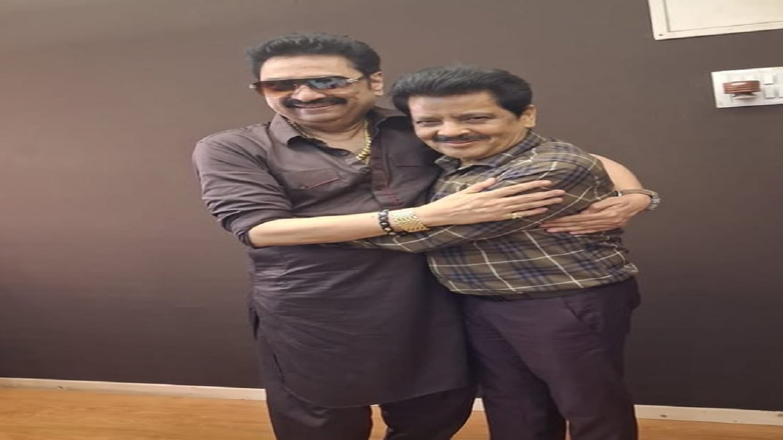 Kumar Sanu, Udit Narayan Reunite, Tease Fans With Exciting New Project