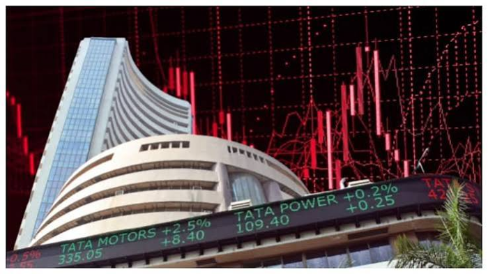 Sensex Takes 417-Point Hit on Oil Concerns While Rupee Stages Comeback