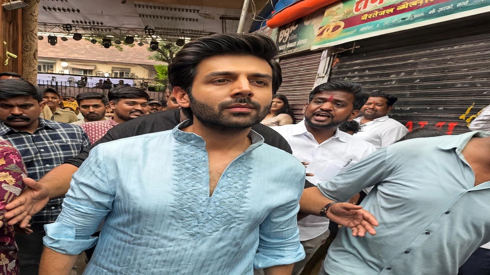 Kartik Aaryan Places National Award at Lalbaugcha Raja’s Feet, Seeks Bappa’s Blessings