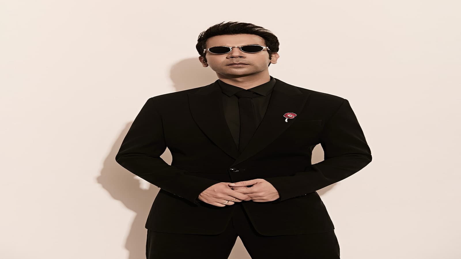 Rajkummar Rao Recreates Amitabh Bachchan’s ‘Deewaar’ Scene, Wins Applause From Big B