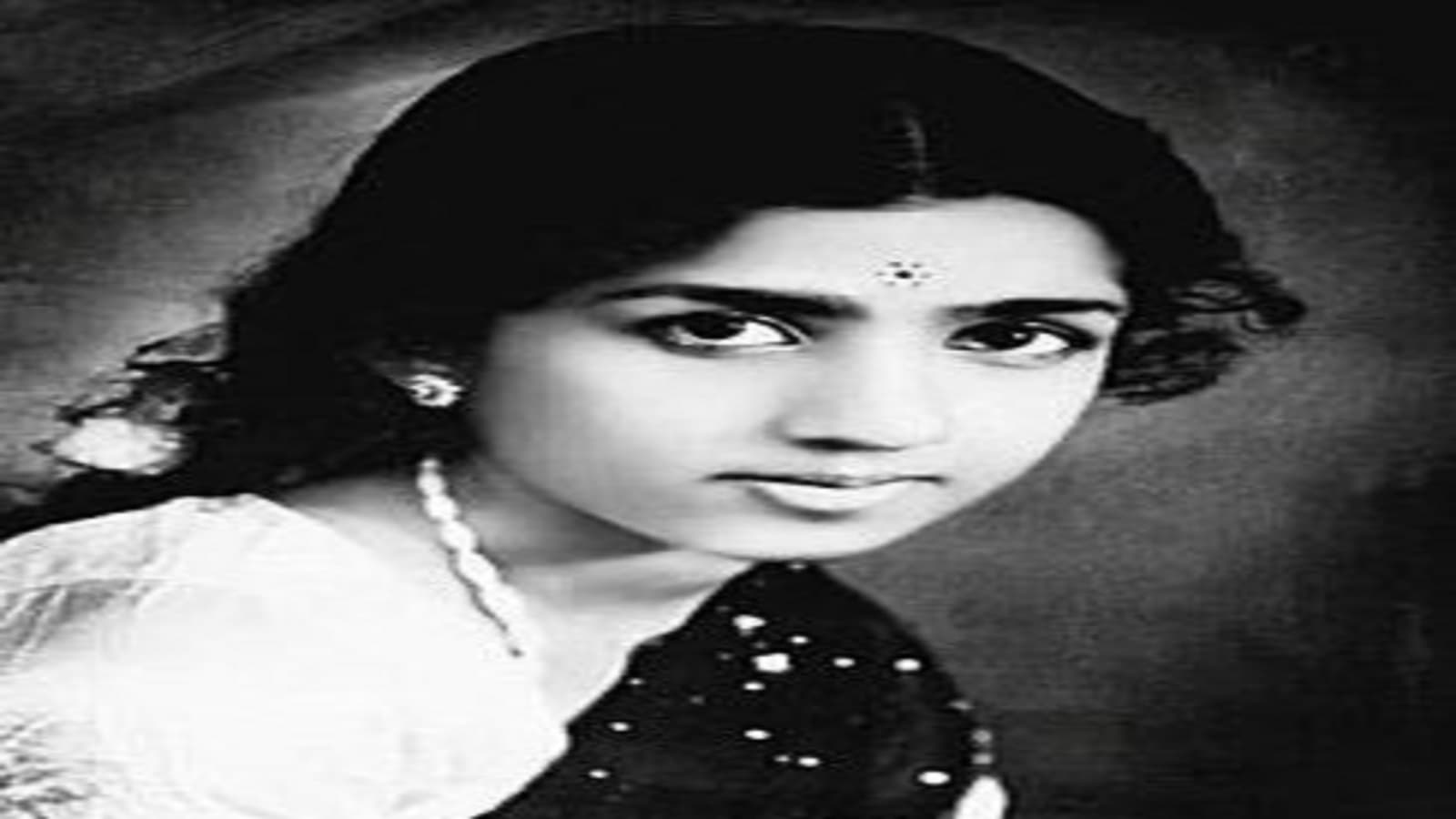 Anil Kapoor remembers Lata Mangeshkar on birth anniversary: 'Feel blessed'