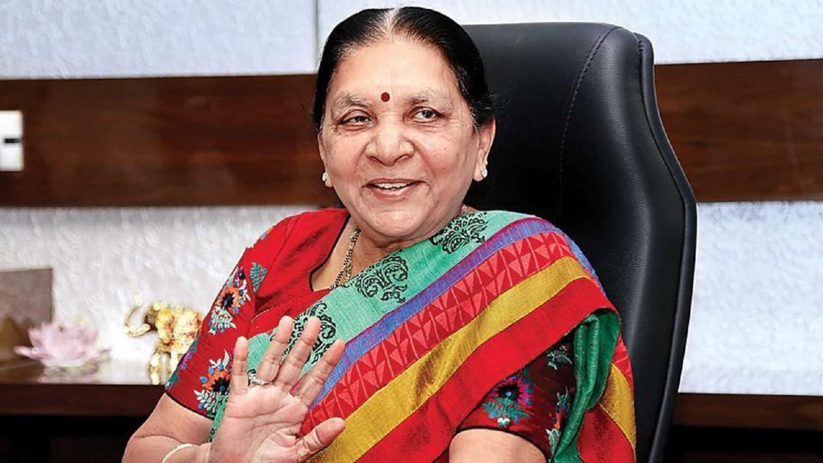 Uttar Pradesh Governor Anandiben Patel highlights cooking skills and maternal health awareness during the Yuva Sangam student exchange programme.