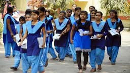 Bihar Saraswati Vidya Niketan model school students attending classroom lessons under the new 75% attendance guidelines.